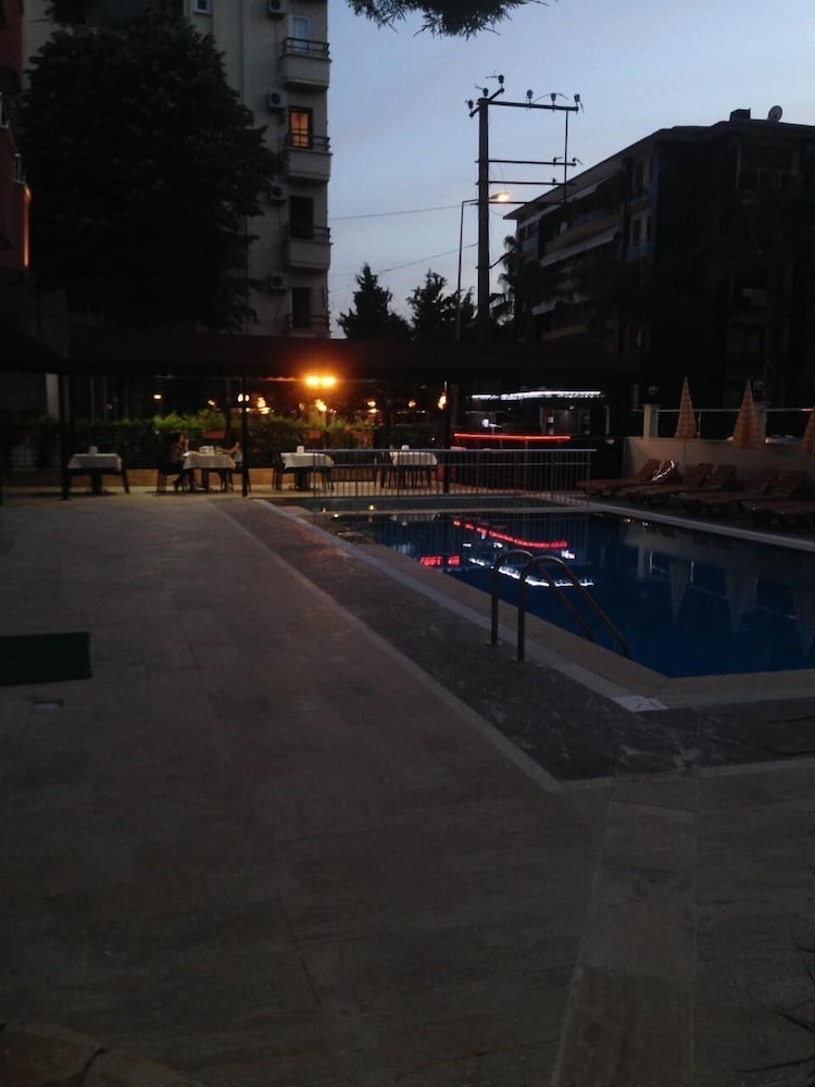 Yaman Life Hotel 48/50