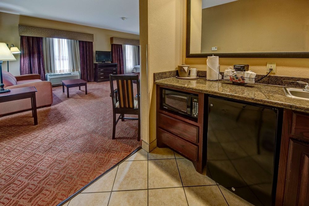 Hampton Inn and Suites Corsicana 47/62