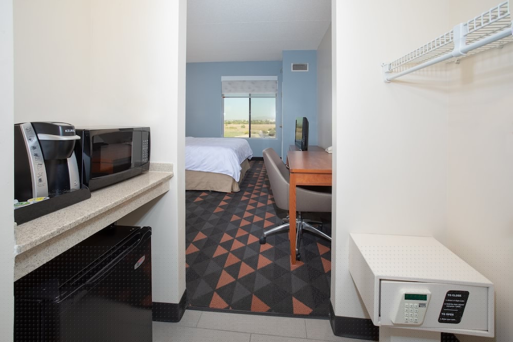 Holiday Inn and Suites Goodyear West Phoenix Area, an IHG Hotel 25/44