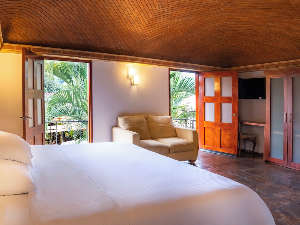 JUNIOR SUITE, STUDIO