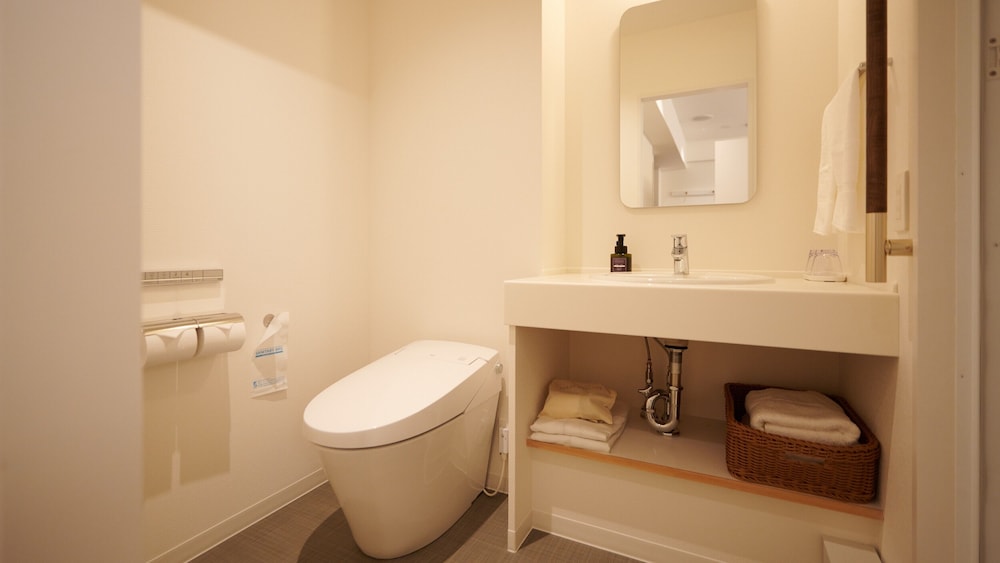 Shin Osaka Station Hotel Honkan 54/55