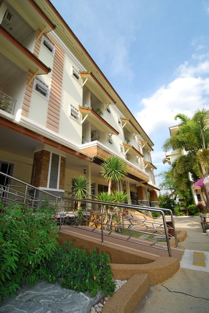 Sabai Hotel 4/50