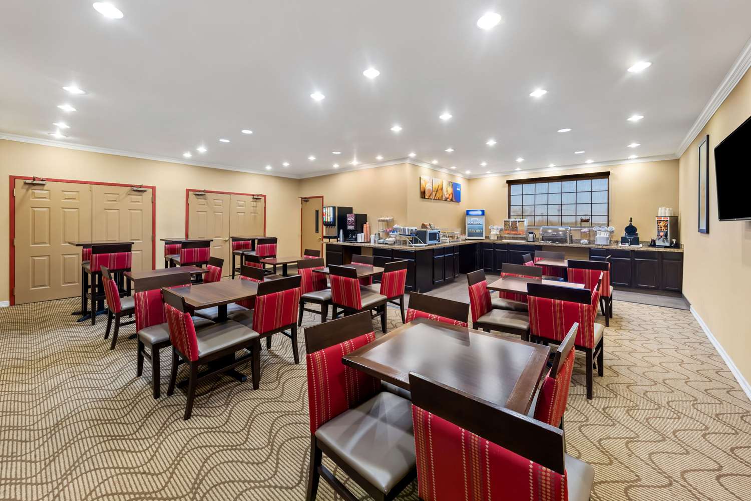 Roanoke Suites 16/24