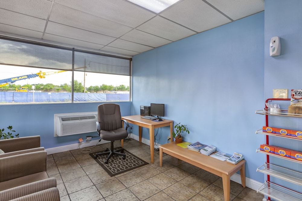 Budget Inn Boise 26/36