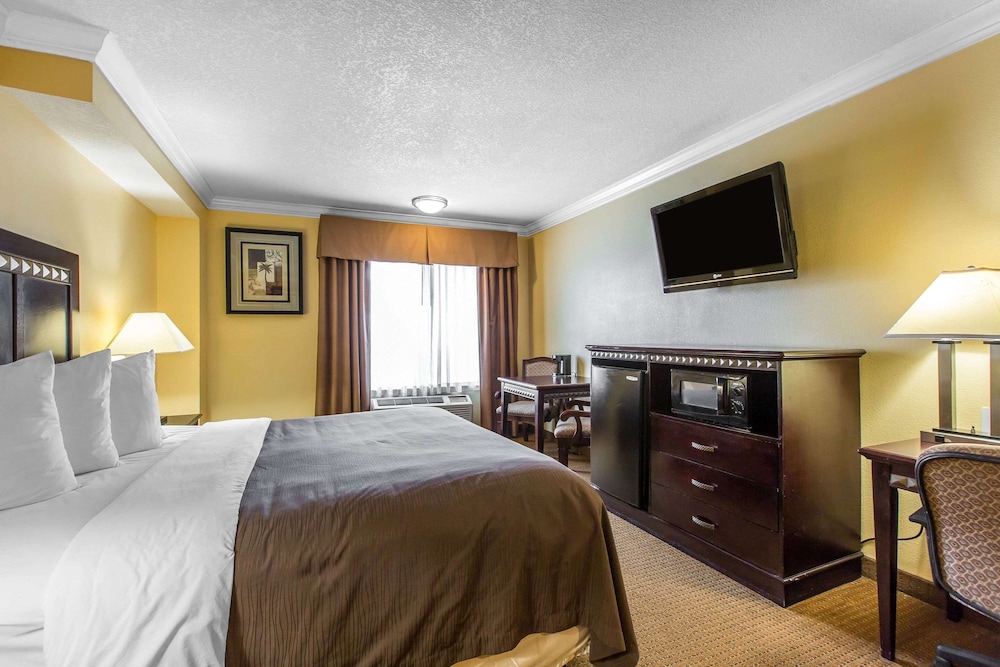 Quality Inn and Suites Bell Gardens Los Angeles 13/38