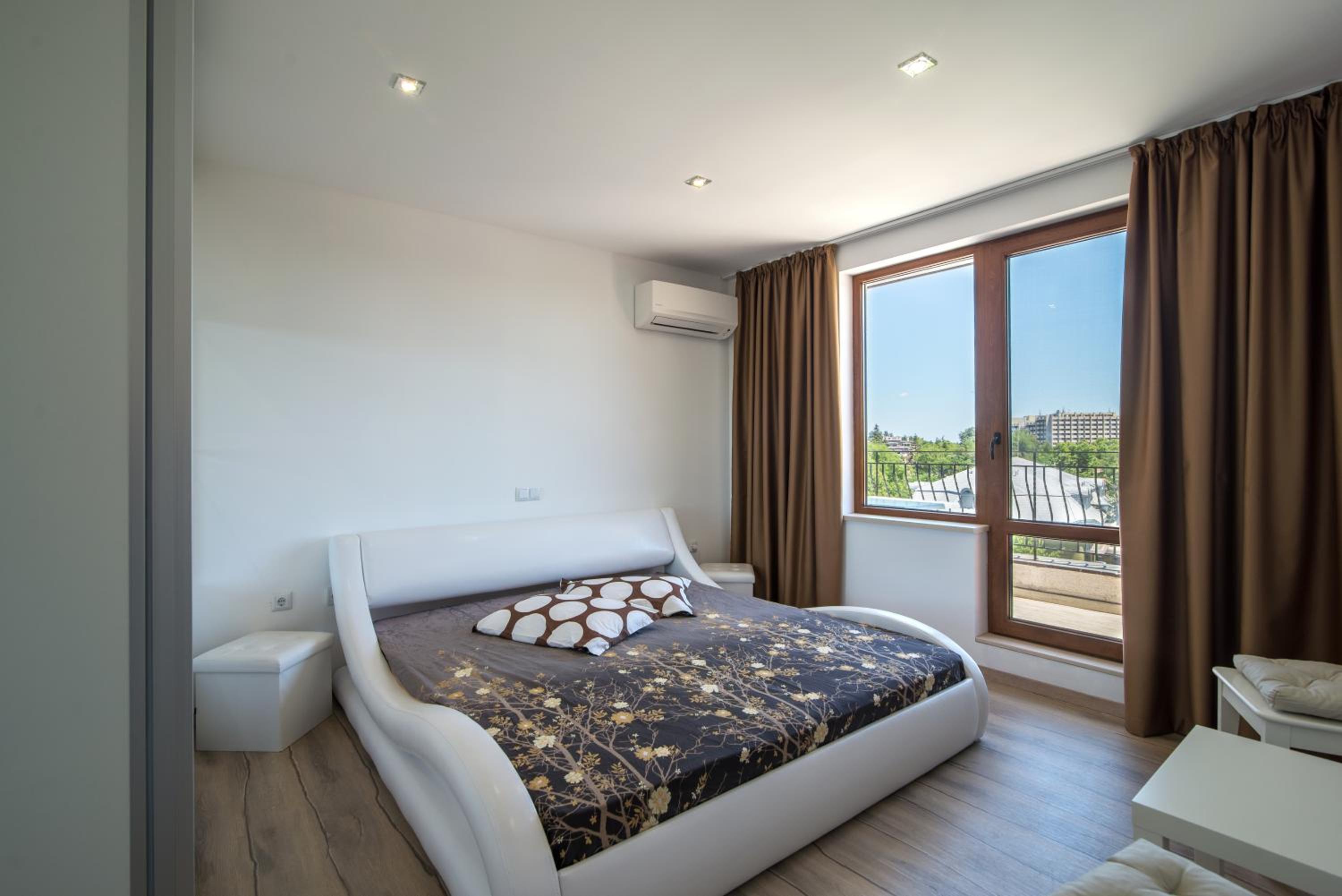Atlant Hotel 12/50