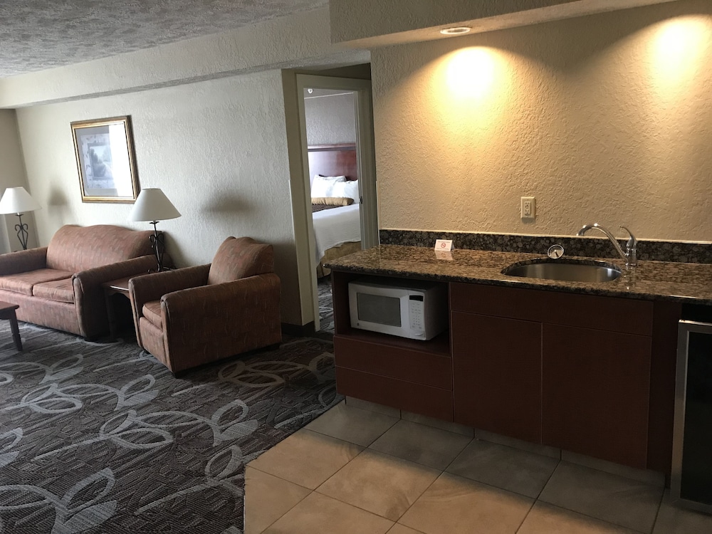 Best Western Plus Mid Nebraska Inn & Suites 13/41