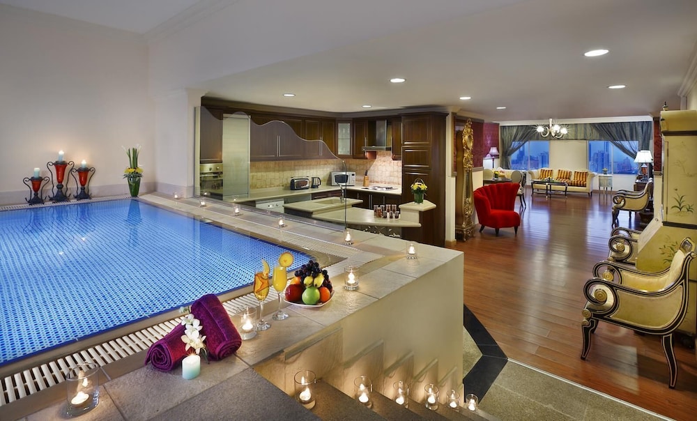Al Safir Tower 43/72
