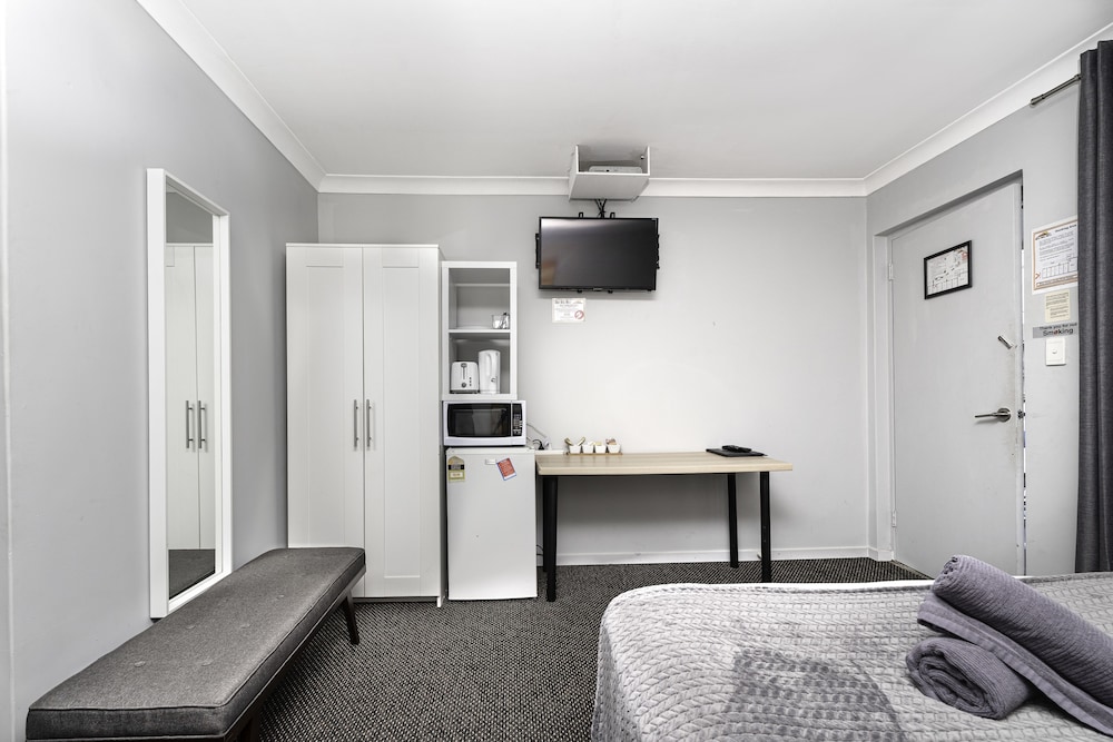 Bald Hills Motel 12/25