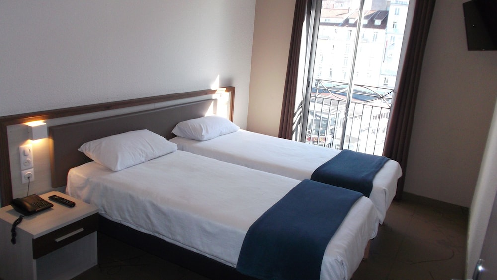 1 BEDROOM, STANDARD, TWIN BEDS