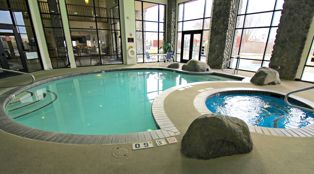 Holiday Inn Express Fallon 3/81