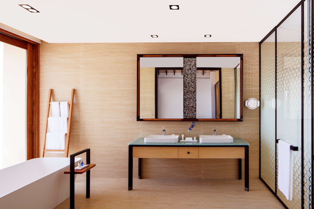3 Bedrooms, Water Villa, Sunset, 2 King Beds, Private Pool, Lounge Access، Radisson Blu Resort Maldives 7/7