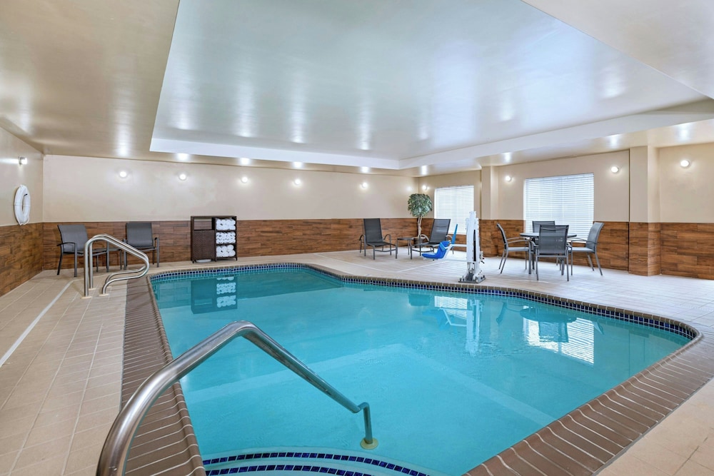 Fairfield Inn Suites By Marriott Edison South Plainfield 25/49