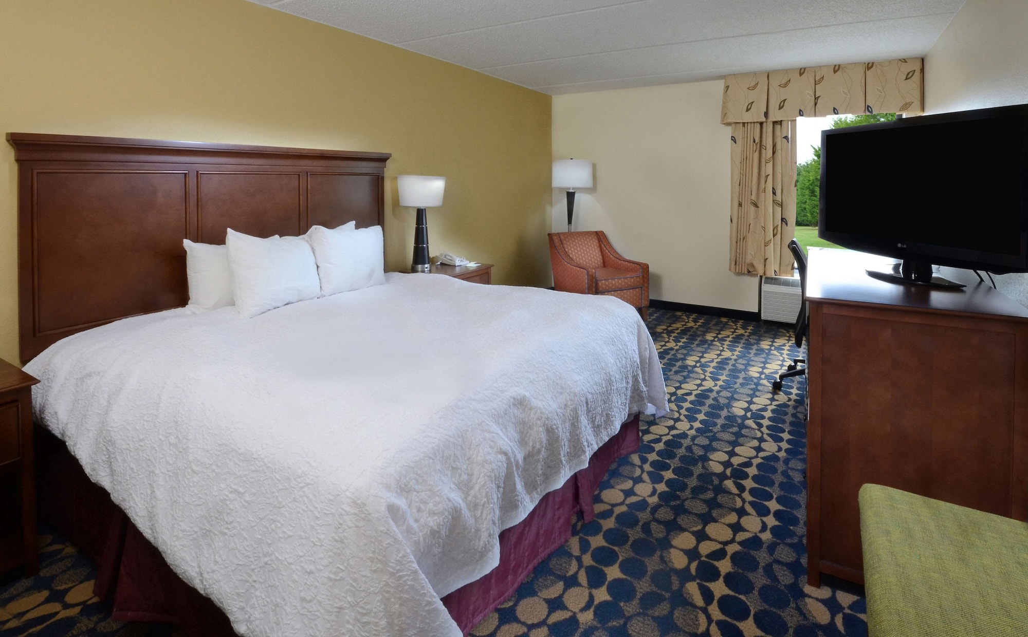 Room, King Bed, Bathtub, Accessible, Hampton Inn Fayetteville Fort Bragg 6/10