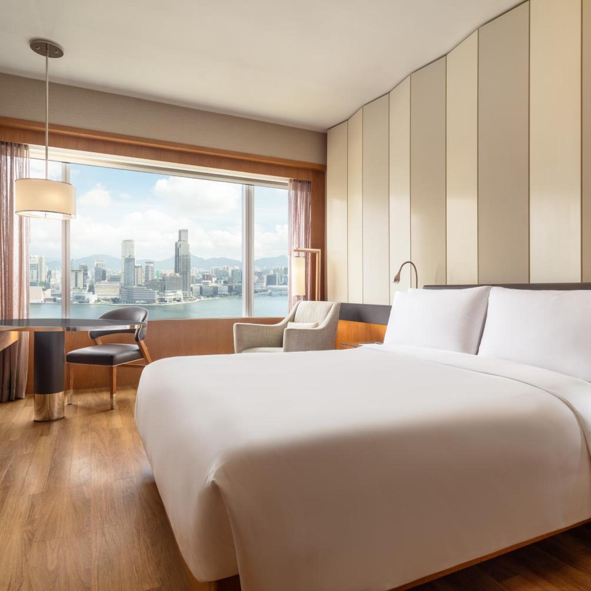 Victoria, Queen Bed, Harbour View