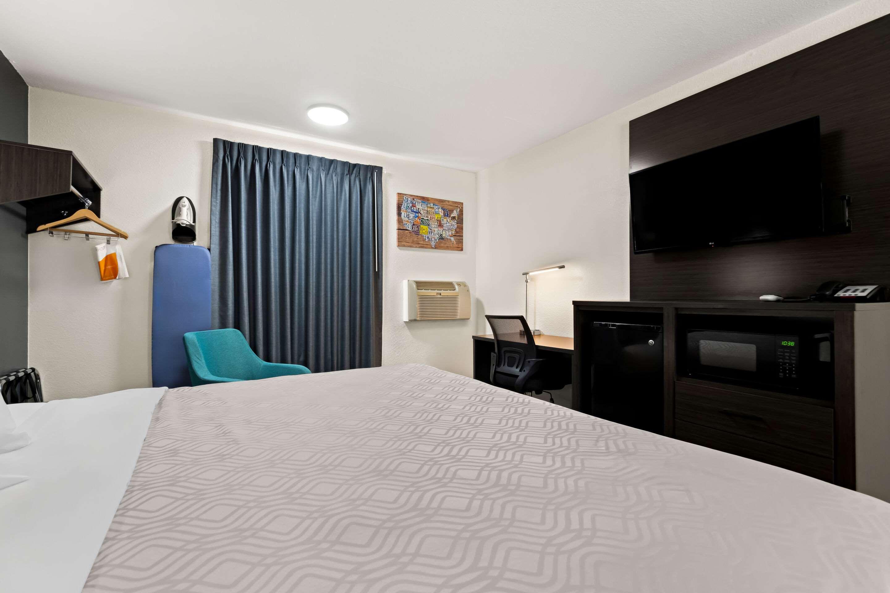 Room, King Bed