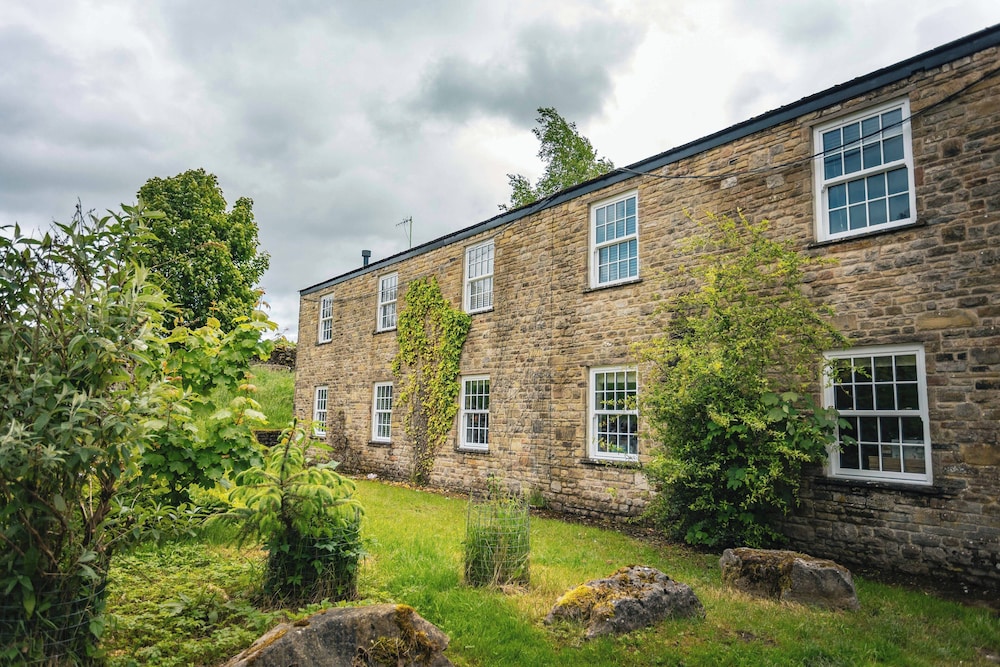 The Green Dragon Inn at Hardraw 2/50
