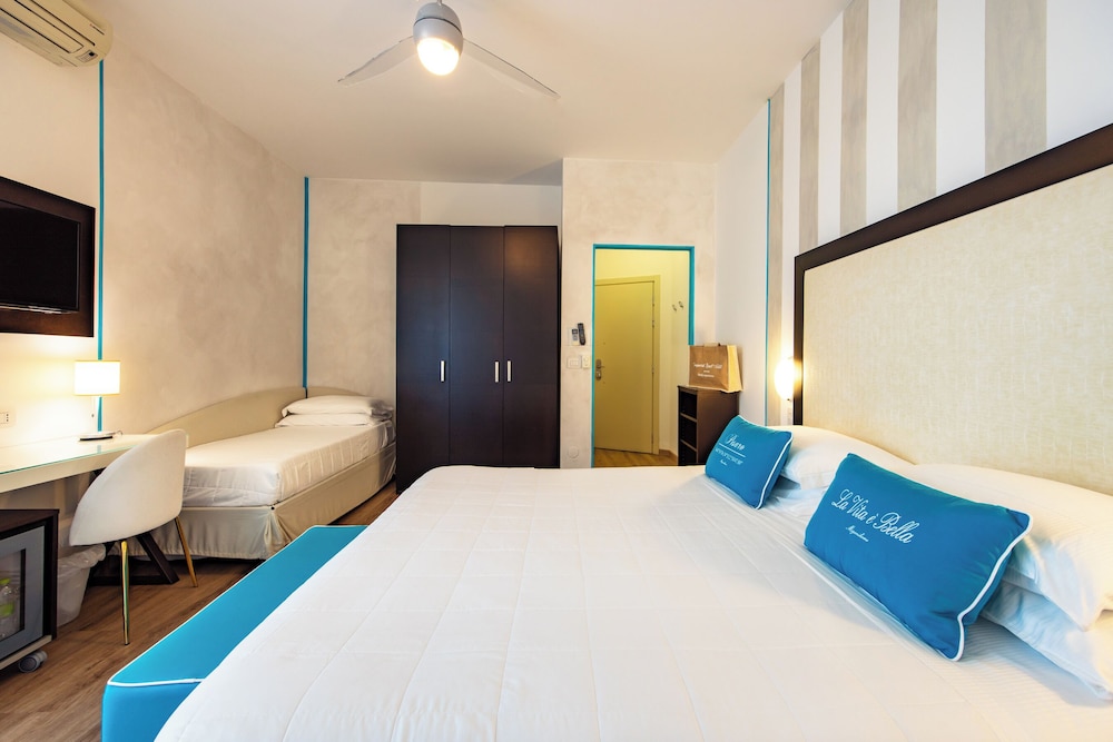 1 Bedroom, Superior, Triple, 1 Queen and 1 Single Bed, Sea View