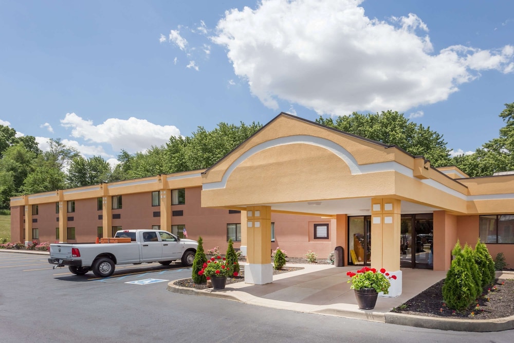 Super 8 by Wyndham Logansport 2/23