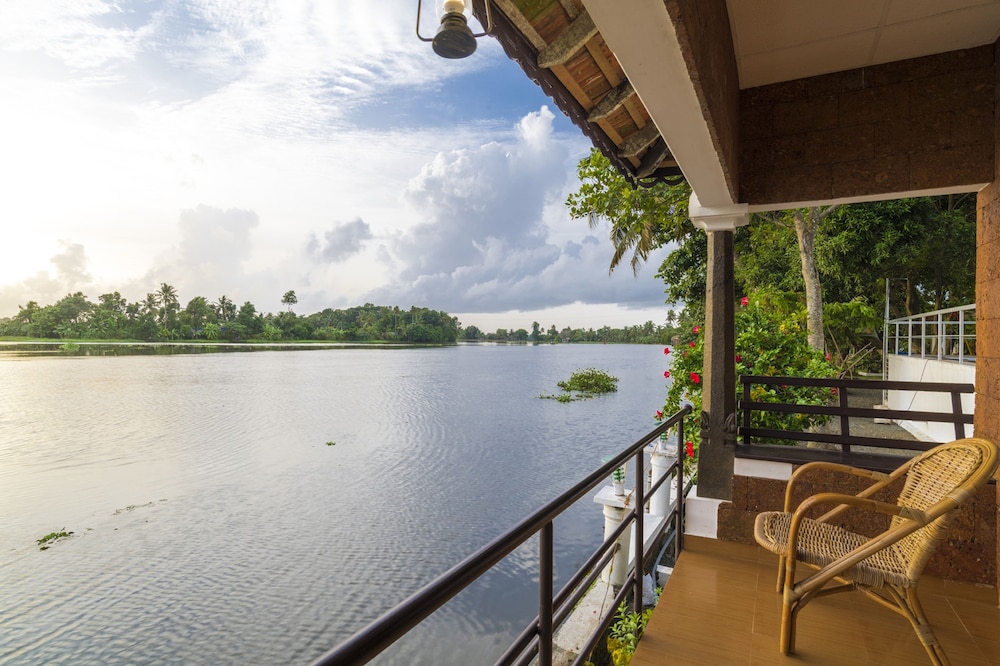 Lake Haven Island Resorts 24/34