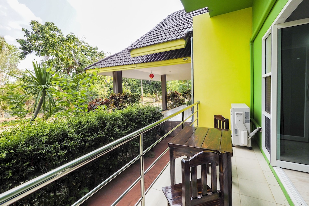Saensukkho Hotel & Resort 8/65