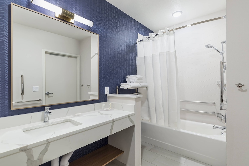 Fairfield Inn & Suites By Marriott Minneapolis North/Blaine 8/36