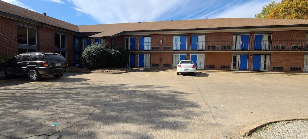 Fairview Inn Suites 6/40