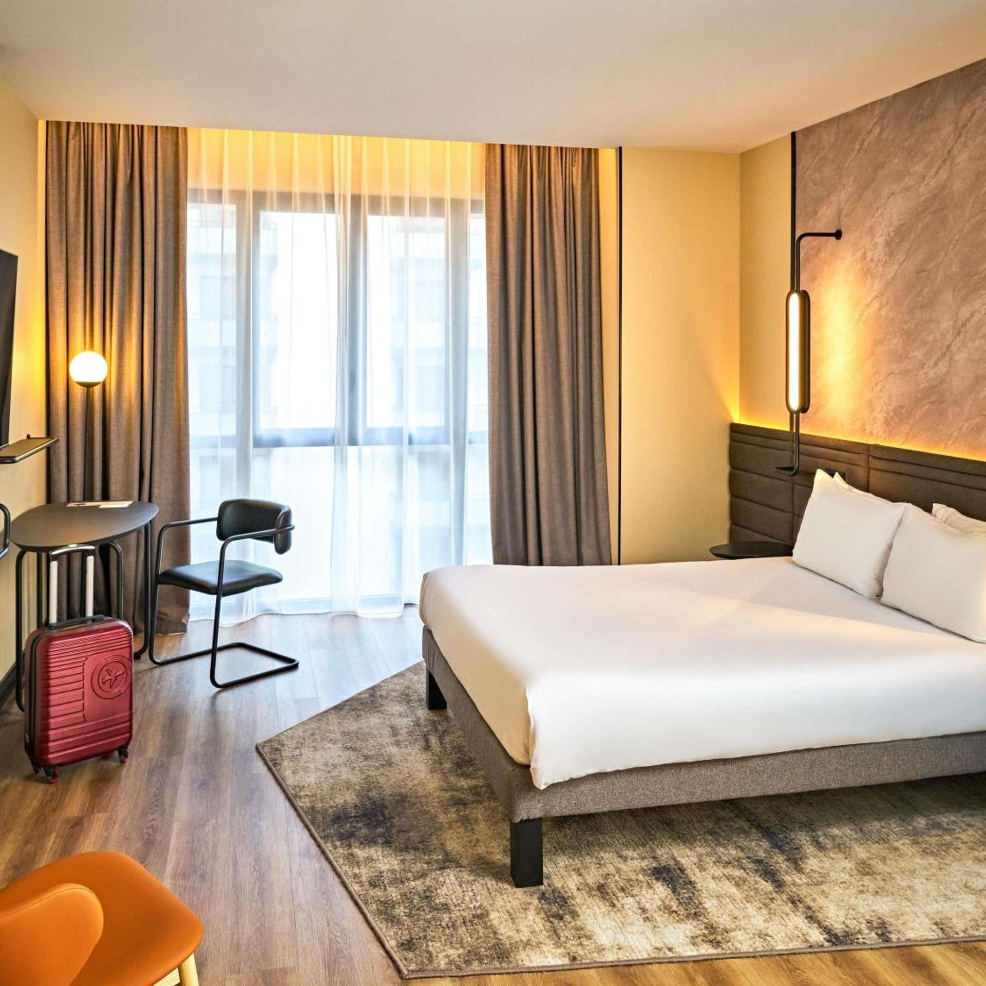 CLASSIC, DOUBLE BED, COURTYARD VIEW