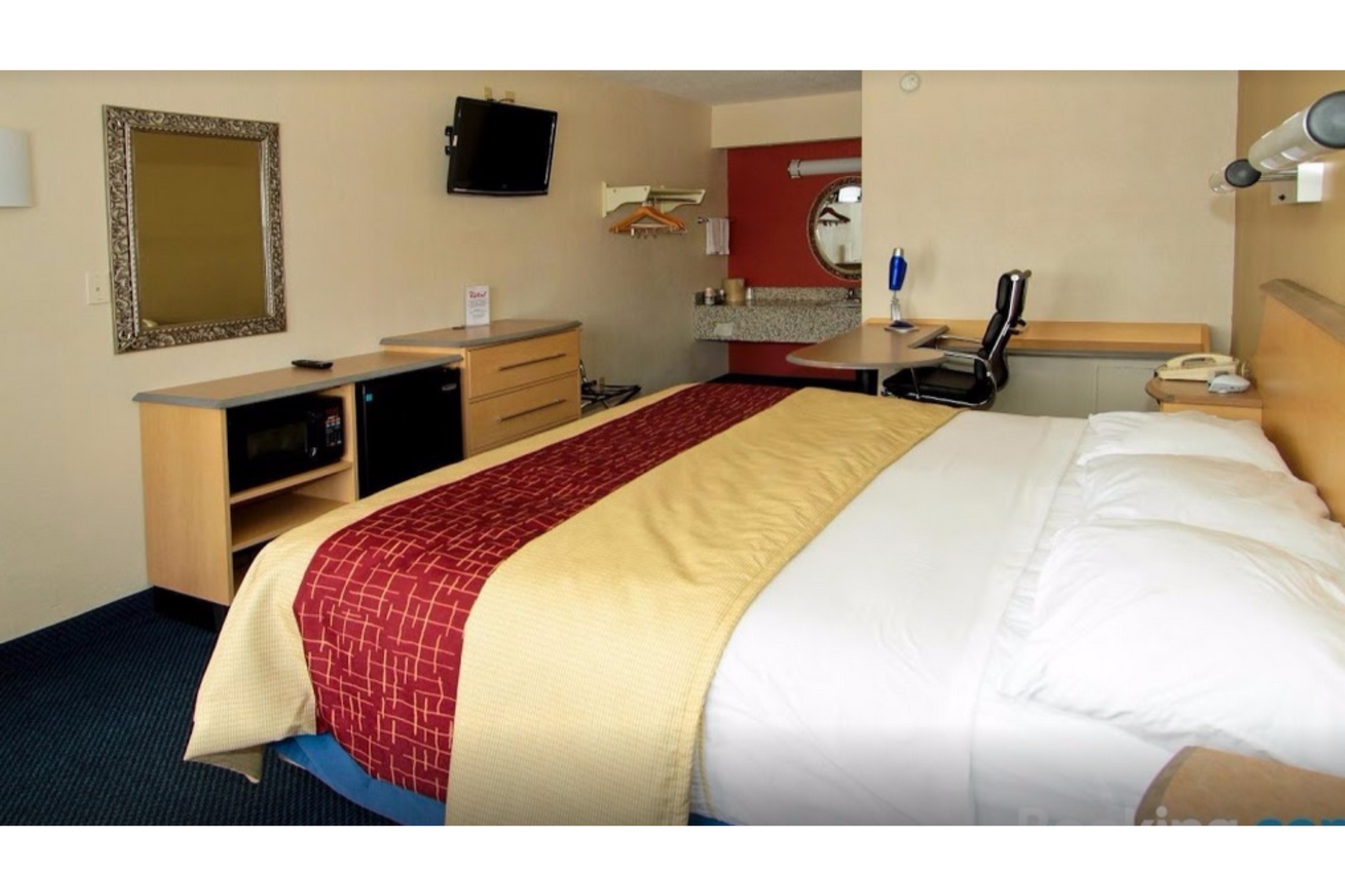 Rodeway Inn Fort Wayne near Glenbrook Square 9/18