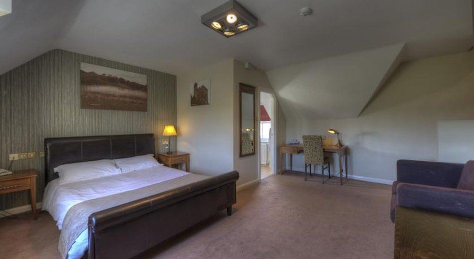 Ravensworth Arms Hotel 7/39