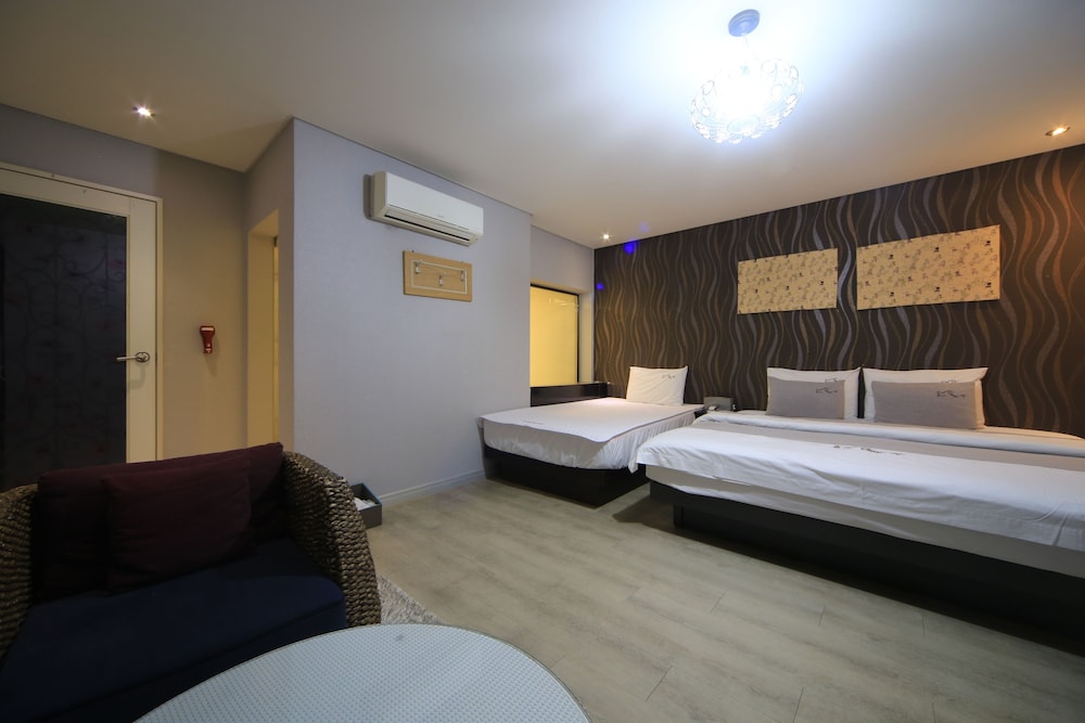Busan H-Avenue Hotel Seomyeon Station 30/58