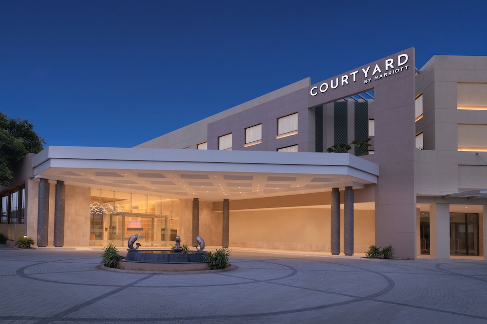 Courtyard Tiruchirappalli 2/50