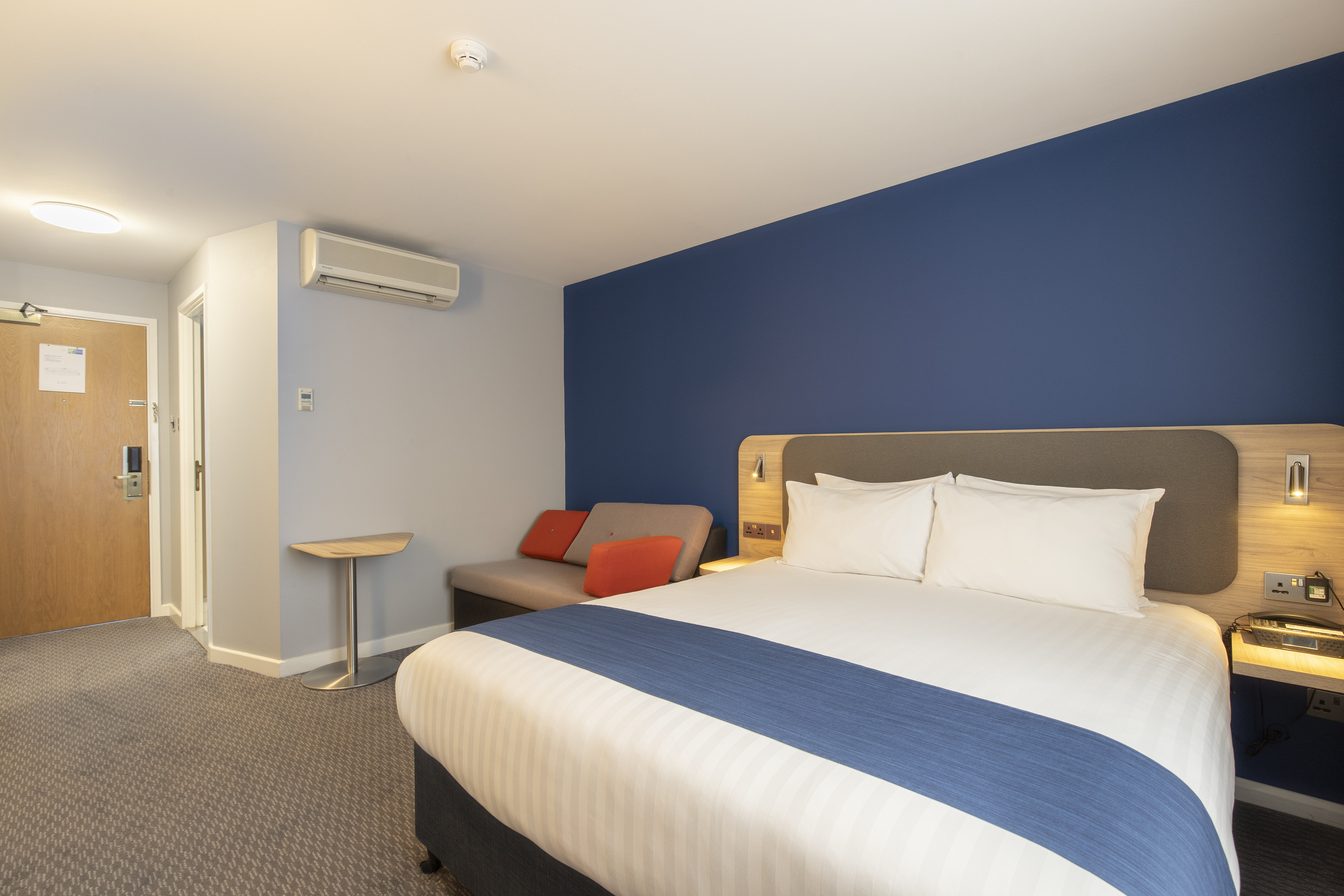 Holiday Inn Express Poole 10/50