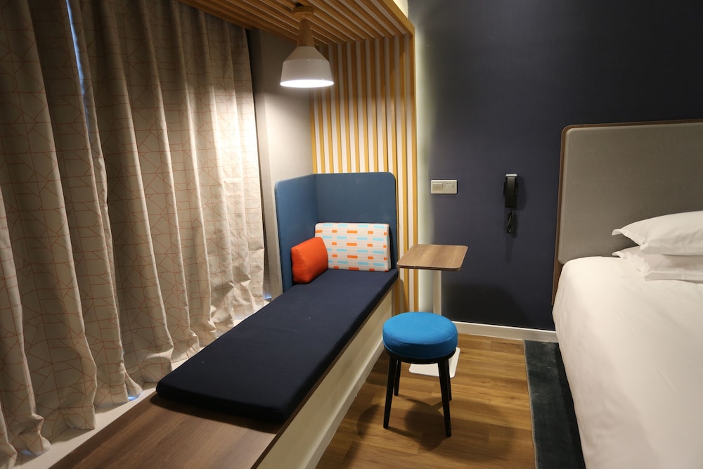 Holiday Inn Express Wuhan Optical Valley 39/63