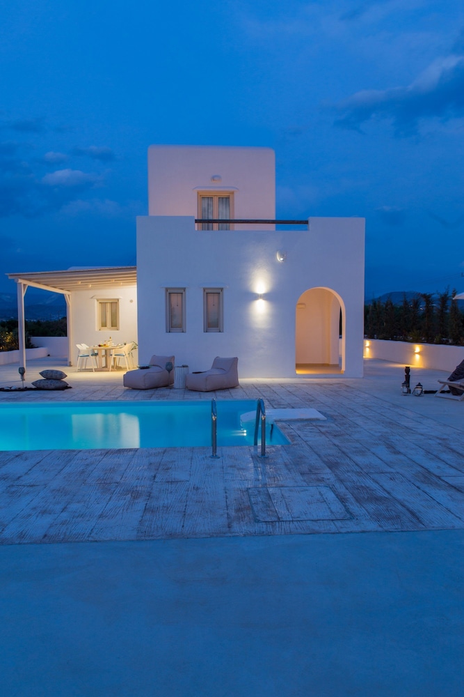 Naxian Lounge Villas 3/50