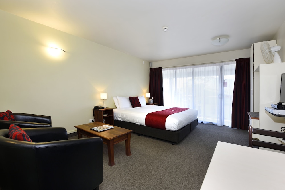 Gladstone Motel Nelson 12/42