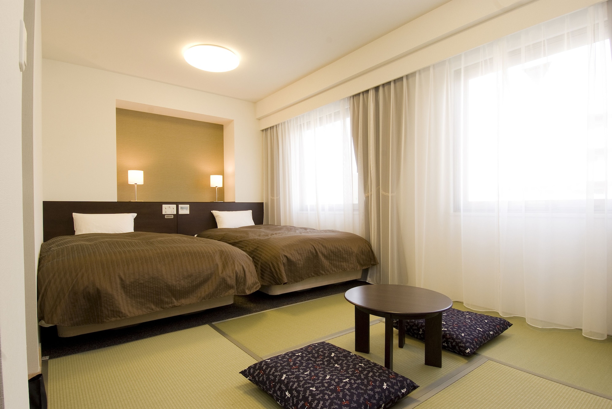 JAPANESE WESTERN, CLUB FLOOR