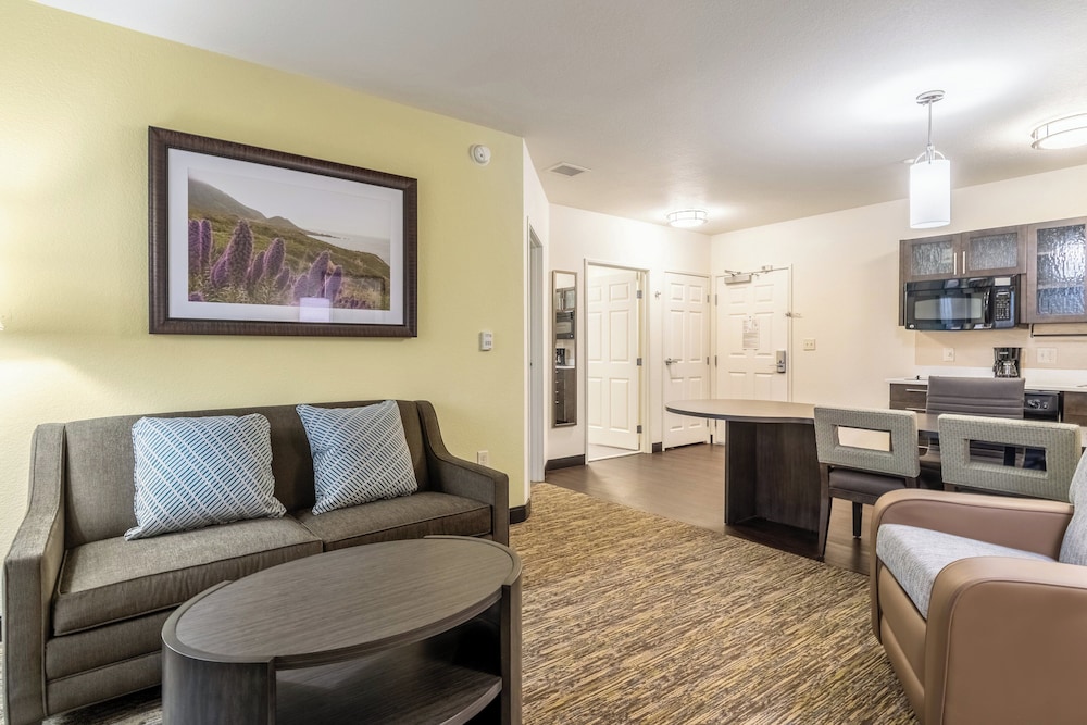 Candlewood Suites 29/48