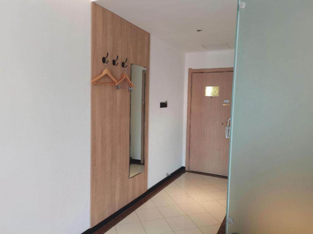 GreenTree Inn Shanxi Luliang Fengshan Road Central Park Express Hotel 25/48