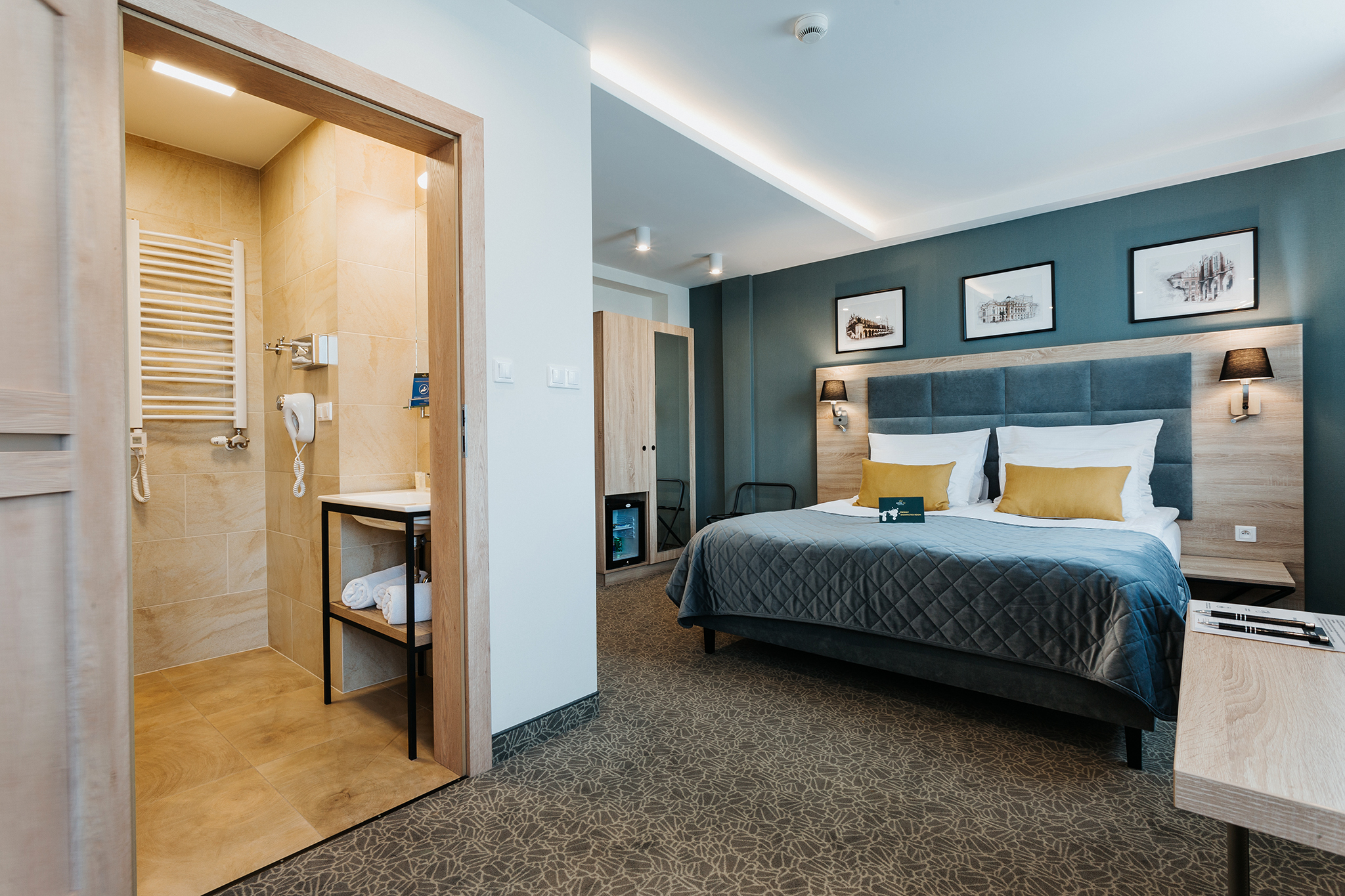 Deluxe, Double Bed