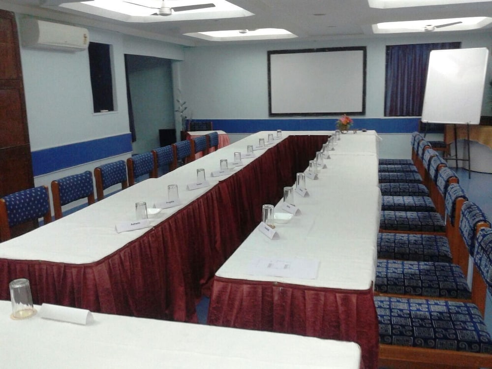 Hotel Raviraj 25/35