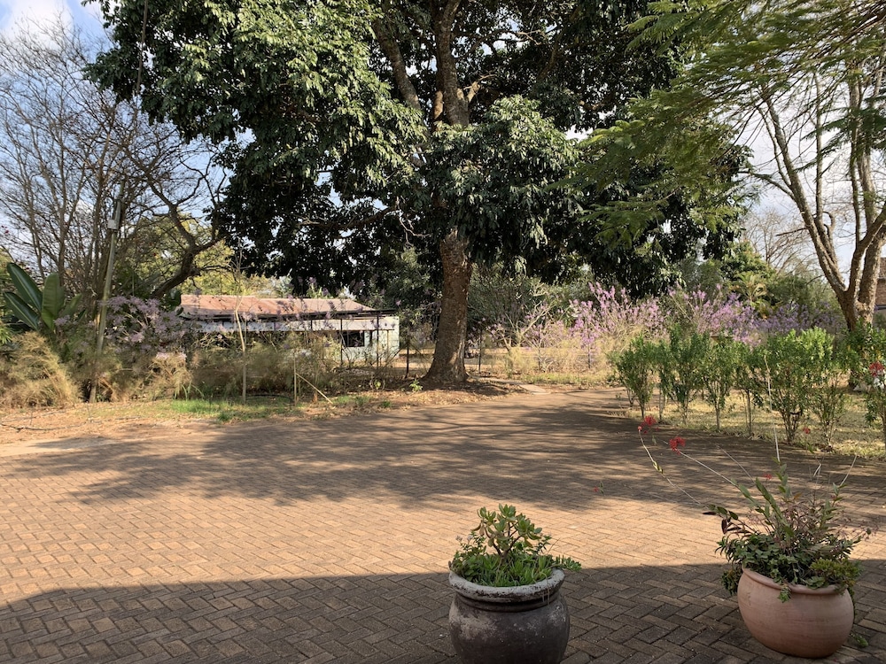Ilanda Guest House 37/50