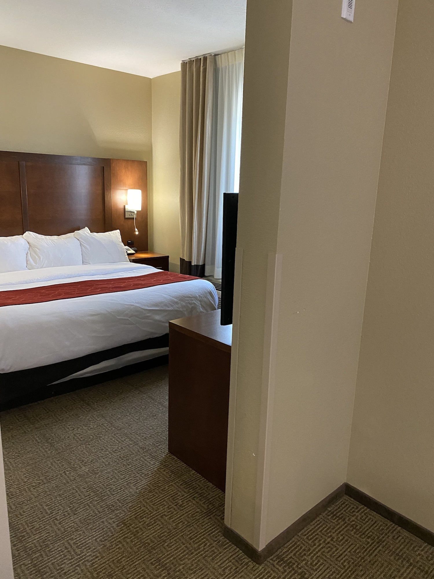 جناح بسرير كينج وسريرين كوين مع أريكة، Comfort Suites West Omaha, NE 5/10