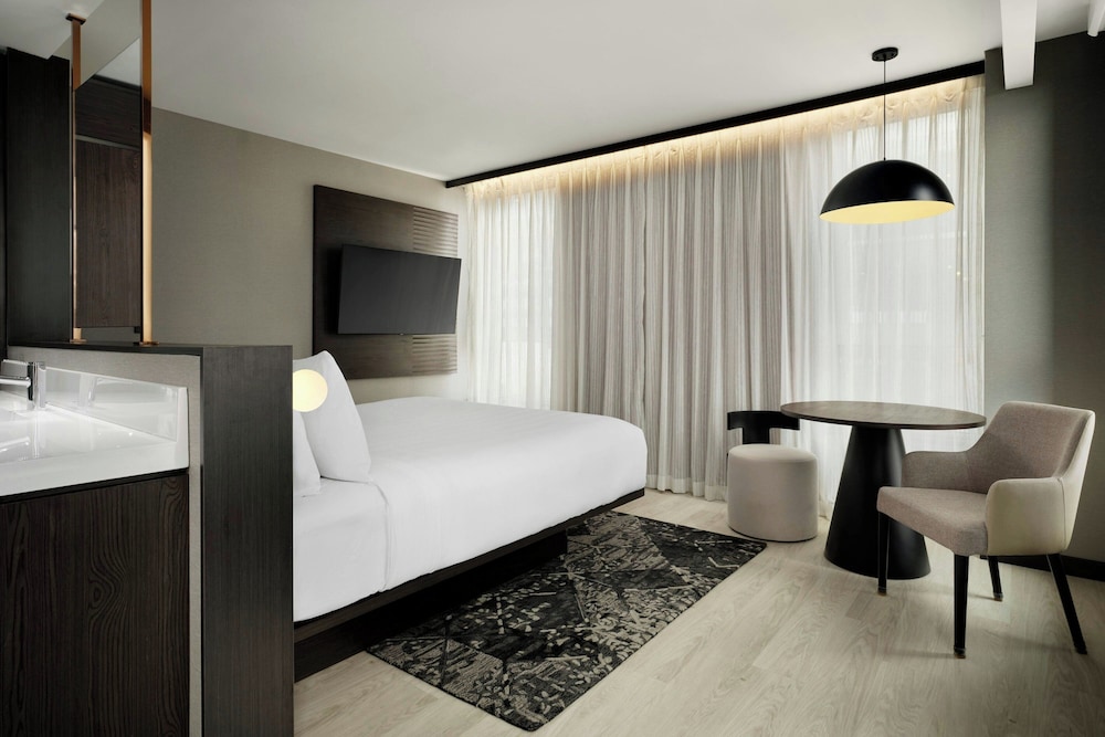 AC Hotel Burlington 15/50