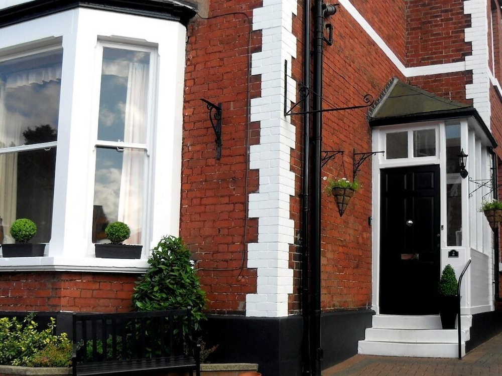Powys Lodge - Guest House 1/19
