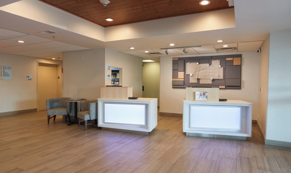Holiday Inn Express Hotel Suites Cincinnati Se Newport 7/70