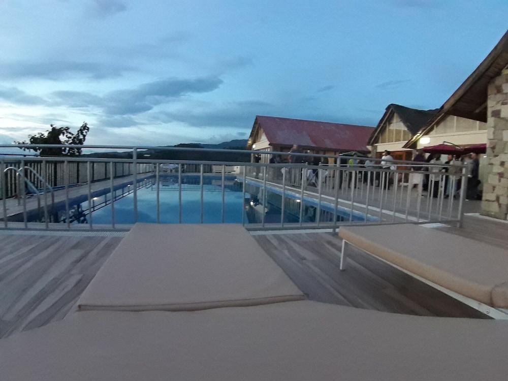 Mezena Lodge 7/50