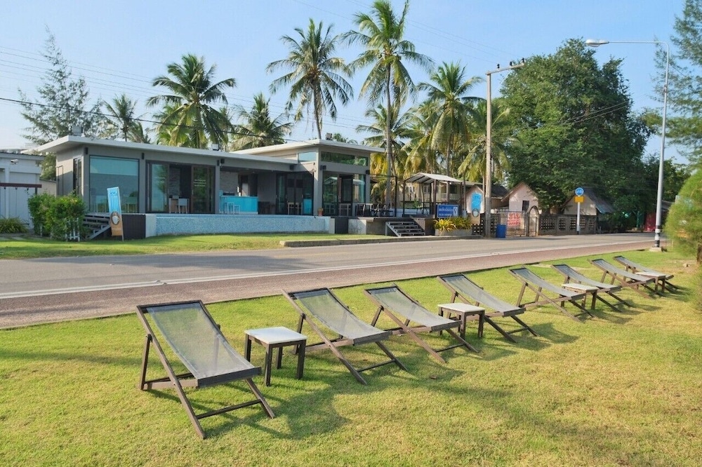 The Sea Condominium 58/67