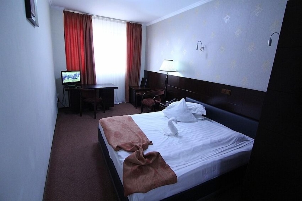 Hotel Helin Aeroport 8/25