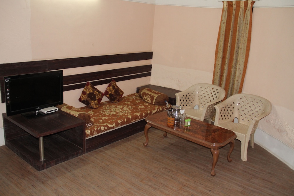 Hotel Tapovan 12/27